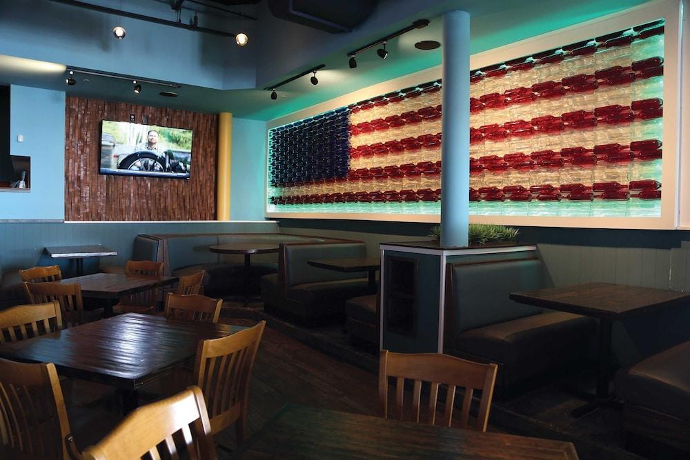 Surfbreak Virginia Oceanfront, Ascend Collection Hotel 3*
