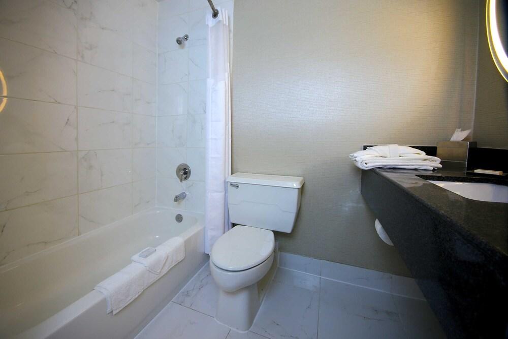 Hotel Surfbreak Virginia Oceanfront, Ascend Collection