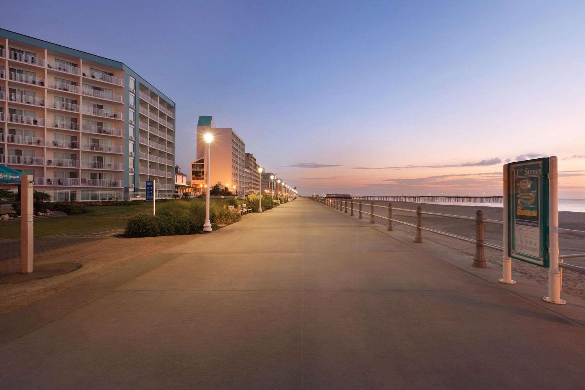 Surfbreak Virginia Oceanfront, Ascend Collection Hotel